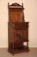 Halbschrank, Frankreich, um 1870, bretonisch , Kastanienholz massiv, schwere Fußleiste, mehrfach getreppt, unten offen mit gedrechselten ...