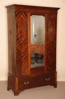 Vielzweckschrank, England, um 1880/1910, viktorianisch, Hartholz/Weichholz, Mahagonifurnier doppelt gespiegelt verlegt, Intarsien in Form von ...