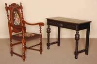 Konsolentisch, deutsch, um 1880, Eiche massiv, Zarge mit breiter Schublade, Griff in Form eines Tierkopfes, Flachschnitzereien, ehemals mit ...