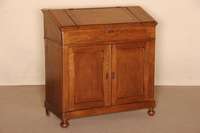 Stehpult/Archivschrank, deutsch, um 1860, SpÄtbiedermeier, Eiche massiv, auf KugelfÜßen, minimal abgerundete Ecken, TÜren mit ...