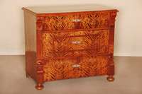 Kommode, deutsch, um 1880, GrÜnderzeit, Korpus Weichholz, Birke furniert, Lisenen in Voluten auslaufend, 3-schÜbig, mittlere Schublade mit ...