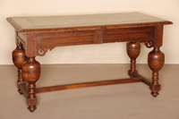 Bezahltisch, Holland, um 1780, Renaissance-Einfluß, Eiche massiv, auf balusterfÖrmigen Beinen mit Verstrebung, gerahmte Zarge mit SÄgearbeiten ...