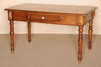 Schreibtisch, deutsch, um 1870, Eiche, z.T. massiv, GrÜnderzeit, auf gedrechselten Beinen, auslaufen in Messingrollen, an den Ecken ...