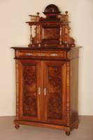 Vertiko, deutsch, um 1880, GrÜnderzeit, Korpus Weichholz, Front auf Rahmen gearbeitet, Wurzelnuß- bzw. Nußbaumfurnier gespiegelt verlegt, ...