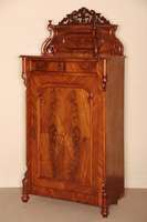 Vertiko, mitteldeutsch, um 18550/60, Korpus Weichholz, Pyramidenmahagonifurnier gespiegelt bzw. doppelt gespiegelt verlegt, z.T. Nußbaum massiv, ...