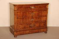 4-schÜbige Kommode, sÜddeutsch, um 1860/70, Korpus Weichholz, Nußbaumfurnier doppelt bzw. 4-fach und 8-fach gespiegelt verlegt, Kanten ...