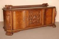 Anrichte, deutsch, um 1920, Renaissancestil, Korpus Weichholz, z.T. Tischlerplatten, Nußbaum furniert, z.T. massiv, auf TatzenfÜßen , Lisenen ...