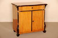 Halbschrank, deutsch, um 1870, Louis -Philippe, Korpus Weichholz, helles Obstholz furniert, Lisenen abgeschrÄgt und mit Leistenverzierung, in ...