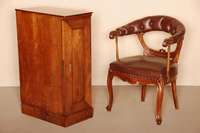 Schreibtischsessel, deutsch, um 1860, Louis -Philippe, Mahagoni massiv, auf gebogenen Beinen, kanneliert, gebogene RÜckenlehne mit Lederbezug, ...