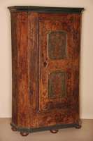 Bauernschrank, wohl Baden, um 1880/1900, Reste alter Bemalung, Blumen-, BlÄtter- und Lebensbaummotiv, teilrestauriert, Seiten abgeflacht in ...