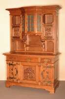 Aufsatzbuffet, deutsch, um 1900, Jugendstil, Eiche massiv, z.T. furniert, auf BracketfÜßen, Lisenen dekoriert mit profilierten KanthÖlzern, ...