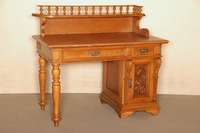 Damenschreibtisch, deutsch, um 1895, Jugendstil, Korpus Weichholz, Eiche massiv Eichefurnier, asymetrischer Aufbau, links mit gedrechselten ...