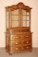 Aufsatzkommode, Kurpfalz/Gegend Mannheim/Heidelberg, um 1770/80, Eiche massiv bzw. RÜckwand und Innenleben Weichholz, Rocaillen und ...