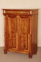 Vertiko, deutsch, um 1880, GrÜnderzeit, Korpus Weichholz, Nussbaum furniert, auf KugelfÜßen, 2-tÜrig, FÜllungen mit Leistenverzierung, ...