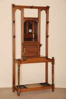 Flurgarderobe, England, um 1905, Eiche massiv, z.T. gerieft, in der Mitte Spiegel mit Facettschliff, original Haken, Kammfach und SchirmstÄnder, ...