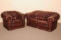 2-sitzer Sofa und Sessel, nach englischem Vorbild von 1910, sogenanntes ClubmÖbel, Umrandung geheftet und genoppt, LederbezÜge in dunkel- bzw. ...