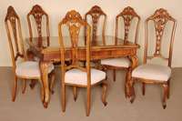 Ausziehtisch, deutsch, um 1900, Barockstil, Korpus Weichholz bzw. Beine kaukasisch Nußbaum massiv, Zarge vielfach geschweift, mit Muschel- und ...