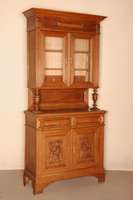 Aufsatzschrank, deutsch, um 1890/1900, Korpus Eiche und Weichholz, komplett auf Rahmen gearbeitet, Lisenen 3-fach gerieft, Schlagleiste 5-fach ...