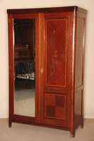 Garderobenschrank, Österreich/Wien, um 1920, signiert Portois&Fix Wien, FÜße und Ecken leicht abgerundet, mit Messingschuhen, TÜr verglast mit ...