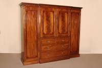Kabinetschrank, England, um 1830/40, George III, 3-flÜgliger Korpus, Weichholz bzw. Mahagonifurnier, gespiegelt, Mittelteil hervortretend, ...