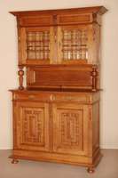 GrÜnderzeit-Aufsatzbuffet, deutsch, um 1880/90 , Eiche massiv, auf KugelfÜßen, schwere Fußleiste, Lisenen in Voluten auslaufend, 2 -tÜrig, mit ...