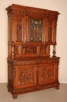 Aufsatzbuffet, deutsch/wohl Berlin, um 1880/90 , Renaissancestil, Nußbaum massiv, z.T. furniert, auf TatzenfÜßen, Lisenen geschuppt, ...