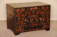 Bauerntruhe, Asien/Mongolei, um 1910/20, Weichholz, bemalt mit figÜrlichen Darstellungen, restauriert, Gebrauchsspuren, ca. 64x88x57 cm
