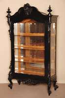 Sammler- bzw. Prunkvitrine, Holland, um 1870 , Wilhelm III, Korpus Eiche, Mahagoni furniert, ebonisiert, FÜße mit Rocaillen und ...