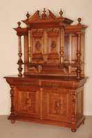Aufsatzbuffet, deutsch, um 1880, GrÜnderzeit, Nußbaum massiv, z.T. furniert, auf Weichholz, Lisenen dekoriert mit SÄgewerk, TÜrfÜllungen ...