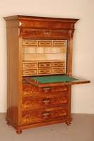 GrÜnderzeit-SekretÄr, deutsch, um 1880, Korpus Weichholz, Nußbaum furniert, gerader Korpus, Lisenen gerillt, in Voluten auslaufend , Kopfleiste ...