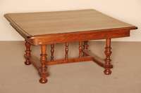 Couchtisch, Frankreich, um 1880, Obstholz massiv, auf 4 gedrechselten SÄulen, verstrebt, profilierte Zarge und Platte, ursprÜnglich Eßtisch, in ...