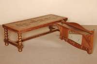 Couchtisch, Frankreich, um 1890, Nußbaum massiv, Henry Deux, auf 4 stark gedrechselten Beinen, vertreppt, original geprÄgte Lederplatte mit ...