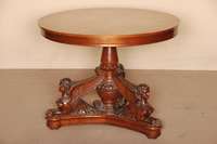 Club- bzw. Ziertisch, sÜddeutsch, um 1880/90 , Fuß im italienischen Renaissancestil, Nußbaum massiv, in Form von 3 Sphinxen, vollplastisch, ...