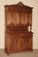 Aufsatzbuffet, Frankreich/Bretagne, um 1880, Kastanienholz, Fußleiste mehrfach getreppt, TÜrfÜllungen geschnitzt mit volkstÜmlichen ...