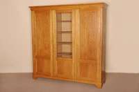Mehrzweckschrank, deutsch, um 1910, Korpus Weichholz, Eiche massiv bzw. Eichefurnier, dreitÜrig, MitteltÜr z.T. verglast, zerlegbar, 1 Schloß ...
