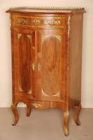 PfeilerschrÄnkchen, Dresden, um 1900, sogenanntes 3. Dresdner Barock, geschweift, Korpus Eiche massiv, Wurzelnußfunier, z.T. gespiegelt verlegt ...
