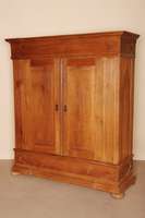 Kleiderschrank, deutsch/Niederrhein, um 1800 , Eiche massiv, Front auf Rahmen gearbeitet, Inlets einfach getreppt, Ecken ausgespart, seitliche ...