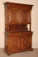 Aufsatzbuffet, Frankreich, um 1870, Korpus Weichholz/Hartholz, Nußbaumm assiv, aufgesetzte Schnitzereien aus dem Vollholz, freistehende ...