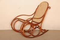 Thonet-Schaukelstuhl, Wien, um 1890/95, Modellentwurf 1865, Bugholz, elegante LinienfÜhrung, Bespannung erneuert, Thonet -Stempel, restauriert, ...