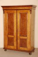 GrÜnderzeitschrank, um 1890, zweitÜrig, Eiche massiv, dunkler abgesetzte FÜllungen und Schnitzteile, Alters- und Gebrauchsspuren, ohne ...