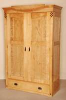 ausgefallener WÄsche- bzw. Kleiderschrank, Wien, um 1902/04, starker Einfluß von Wagner , komplett auf Rahmen gearbeitet, Ahorn, Wurzel- und ...