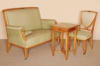 Teil eines Jugendstilsalons, deutsch, um 1904 , bestehend aus 2-sitzer Sofa, Tisch, 2 Armlehnsesseln, Beistelltisch und Stuhl, reiner abstrakter ...