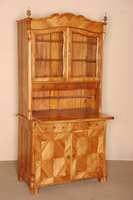 Louis-Philippe-Schreibschrank, deutsch, um 1860/70, Korpus Weichholz, Kirschbaum furniert, z.T. gespiegelt und prismenfÖrmig verlegt, Lisenen ...