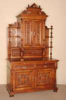 GrÜnderzeit-Aufsatzbuffet, deutsch, um 1880, Korpus Eiche/Weichholz, Eichefurnier, z.T. gespiegelt verlegt, auf KugelfÜßen, Lisenen mit ...
