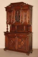 Aufsatzbuffet, Frankreich, um 1890, Henry Deux, Korpus Eiche/Weichholz, z.T. Tischlerplatte, Lisenen mit kannelierten VollsÄulen, TÜrfÜllungen ...
