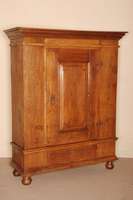 Brotschrank, deutsch/wohl Westfalen, um 1800 , Eiche massiv, 1-tÜrig, auf KugelfÜßen, diese wohl spÄter, gerader Korpus, TÜrfÜllungen ...