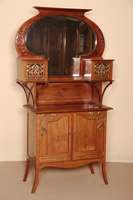 prunkvolles Jugendstil-Aufsatzbuffet, deutsch, um 1900, Mahagoni massiv, z.T. furniert, auf stark ausgestellten Beinen, Zarge gebogen, TÜren mit ...