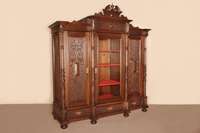 3-tÜriger GrÜnderzeitschrank, deutsch, um 1880 , mit Vitrinenteil, Korpus Eiche/Weichholz, z.T. furniert, auf gedrÜckten KugelfÜßen, unten ...