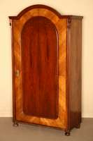 Schrank, um 1880/90, eintÜrig, nussfurniert, mit Kleiderstange, stÄrkere Altersspuren, ohne Schloß, ca. 181x100x48 cm