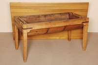 Backmuldentisch, deutsch, Unterteil um 1770/1820, Eiche massiv, im Grunde ein VerwandlungsmÖbel, Einsatz in Form einer Mulde , faßÄhnlich ...